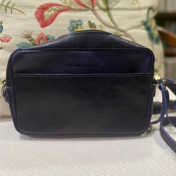 Portable leather royal blue crossbody purse. Never used. - Picture 6 of 7
